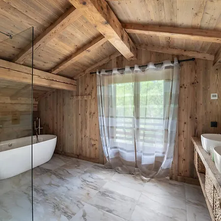 De Luxe Avec Espace Bien-etre, 5 Ensuite, Cinema, Proche - Fr-1-569-81 Chalet *
