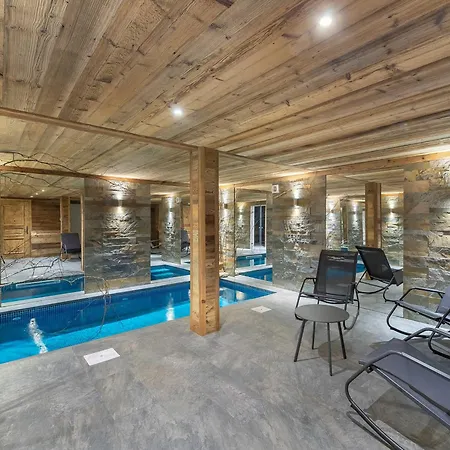 De Luxe Avec Espace Bien-etre, 5 Ensuite, Cinema, Proche - Fr-1-569-81 *